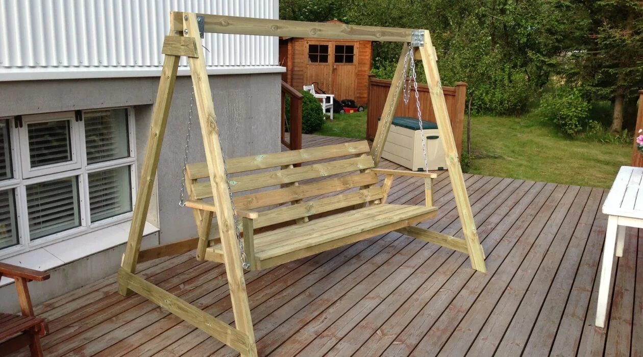 Качели деревянные для дачи уличные своими руками How To Stain An Outdoor Swing Storables