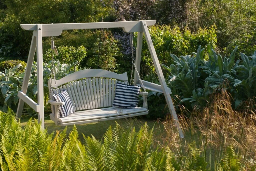 Качели на садовом участке фото Harmony Pine Swing Seat painted in Farrow & Ball's French Grey Garden swing, Gar