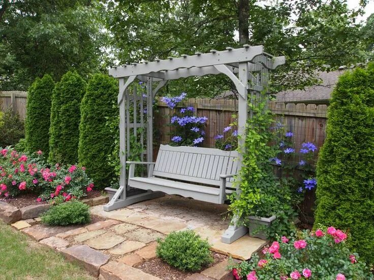 Качели на садовом участке фото Emerald green arborvitae, Pergola swing, Pergola