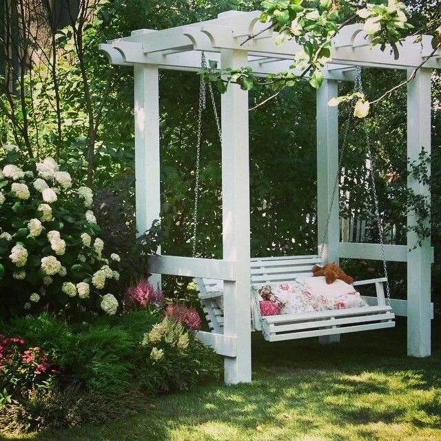 Качели на садовом участке фото Дизайн сада своими руками: фото, видео примеры Garden arch, Porch swing, Outdoor