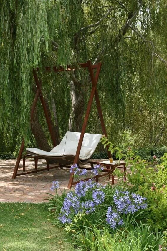 Качели в ландшафтном дизайне Pin on more garden design Swing chair garden, Backyard sitting areas, Garden cha