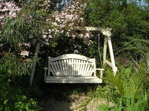 Качели в ландшафтном дизайне фото Harmony Painted Pine Swing Seat Sitting Spiritually Garden swing, Garden swing s