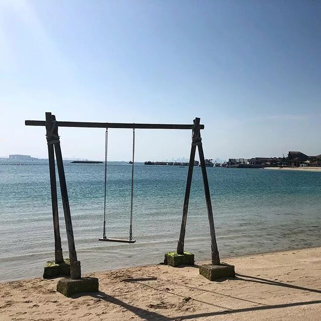 Качели в море в анапе фото #sea #swing #sand #sunny #anantarabananaisland #bananaisland #qatar #doha #swing