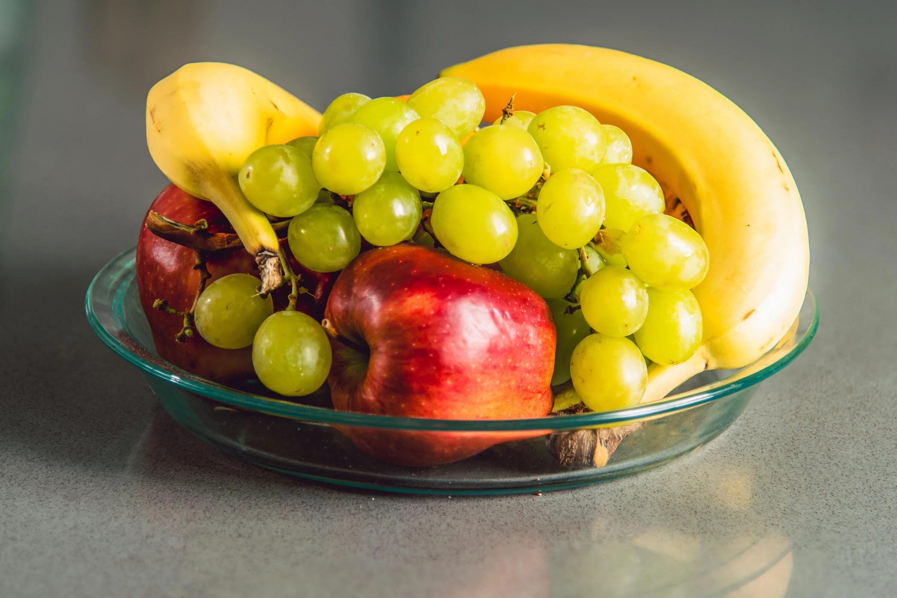 Качественное фото фрукты в вазе Fruit Apples and Bananas free image download