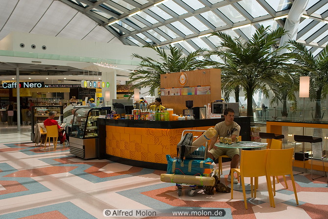 Кафе аэропорт фото Photo of Airport cafe. Suvarnabhumi airport, Thailand - added image TH35489