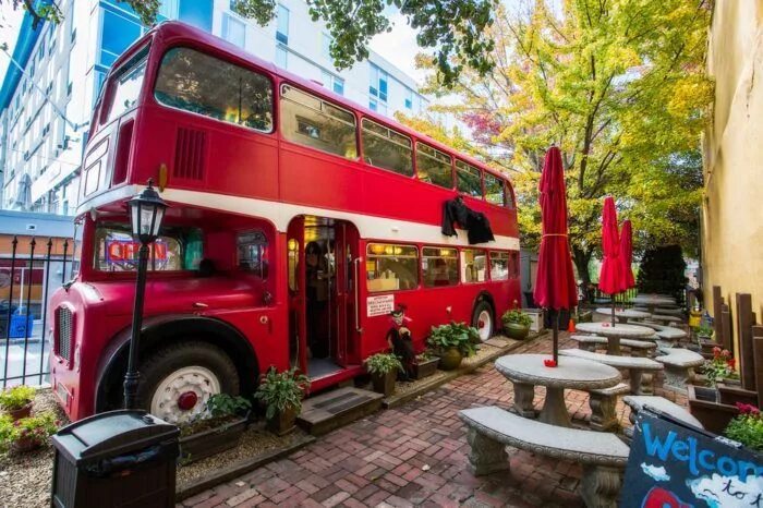 Кафе автобус фото This Coffee Shop In North Carolina Used To Be A Double Decker Bus And You'll Wan