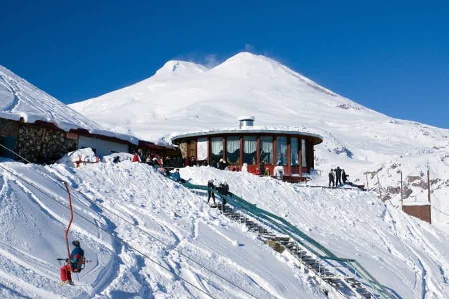 Кафе ай чегет фото Экскурсия на Гордый Эльбрус из Нальчика - цена 16 150 ₽, отзывы, расписание