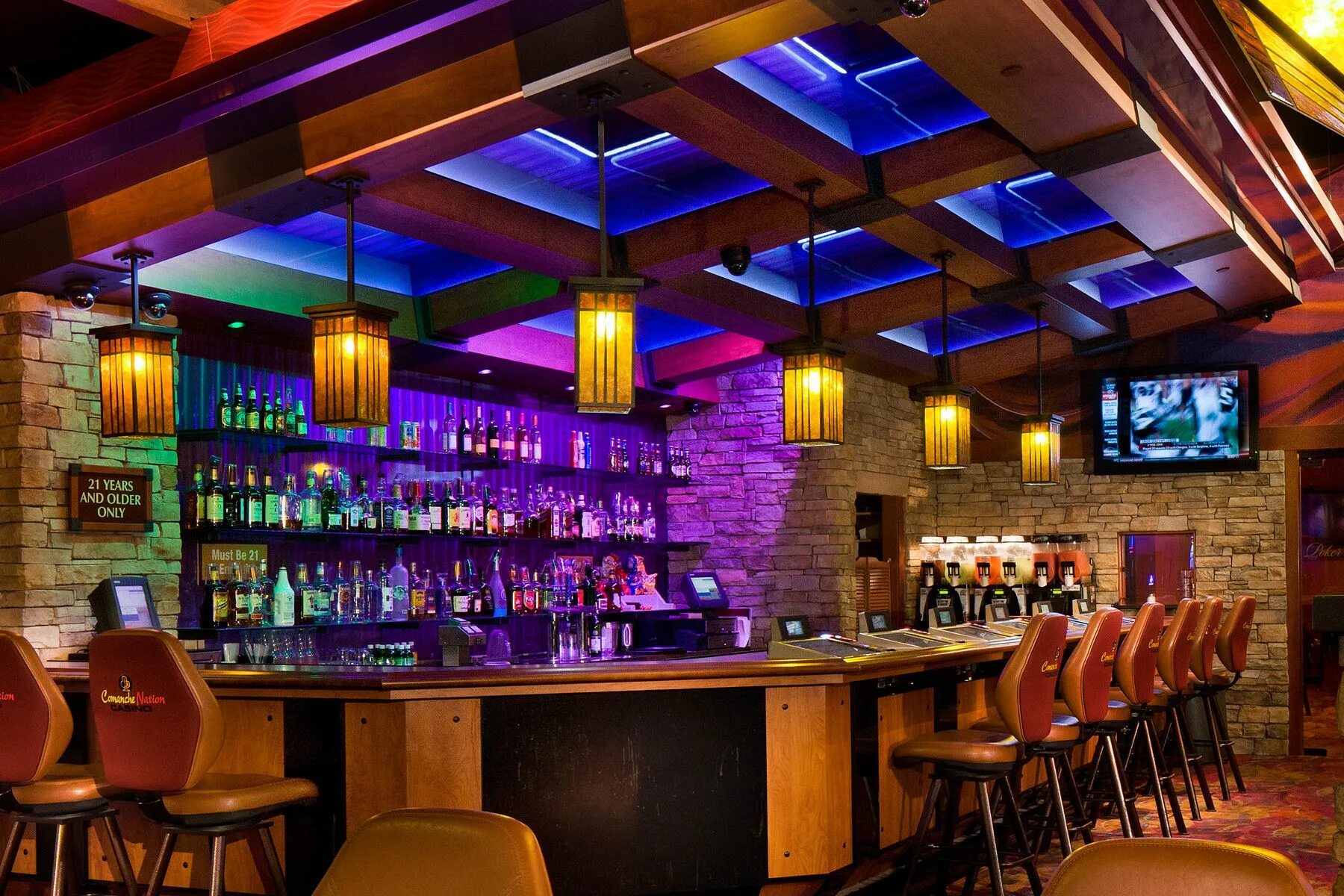 Кафе бар интерьер фото Project ideas/inspiration (bars/nightclubs) Bar interior design, Restaurant inte