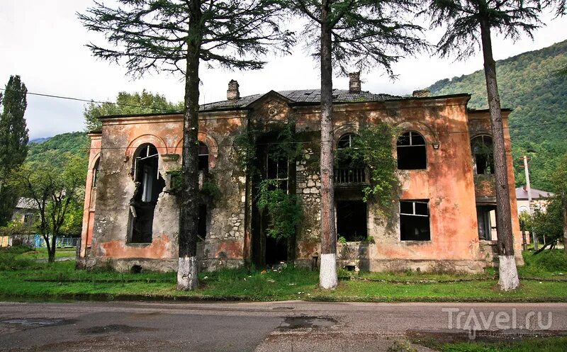 Кафе бар ткуарчал ткуарчал улица нартов фото Ткуарчал, Абхазия. Шахтёрский город и заброшенная ГРЭС / Отзывы об Абхазии / Tra