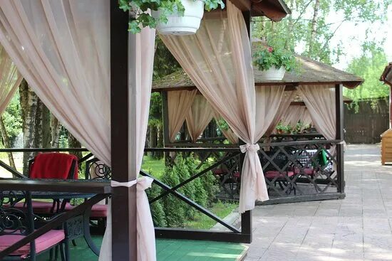 Кафе беседка просп ардзинба 273 фото летняя терраса - Picture of Restaurant Piknik Na Obochine, Troitsk - Tripadvisor