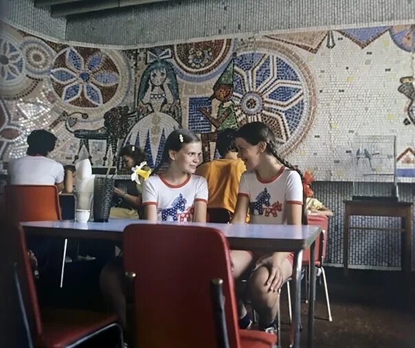 Кафе буратино иваново пограничный переулок старые фото In the children's cafe "Buratino", Moscow, 1982. Photographer: Igor Boyko #Совет