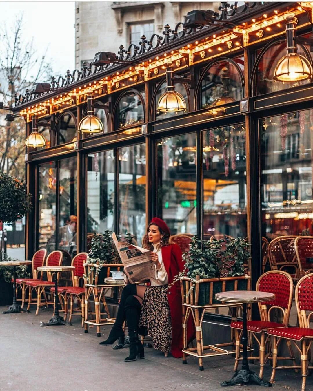 Кафе capitaine в париже фото Milan_in_style on Instagram: "A little coffee first @firstcrackallday" Paris caf