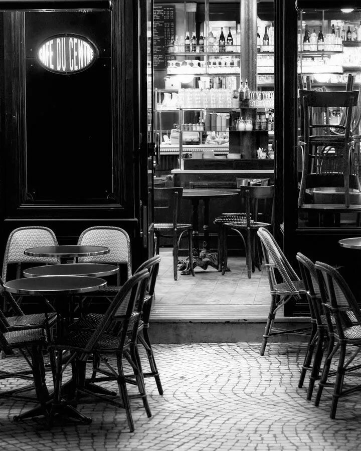 Кафе черно белое фото Paris at Night: Capturing the Essence of Cafe Culture