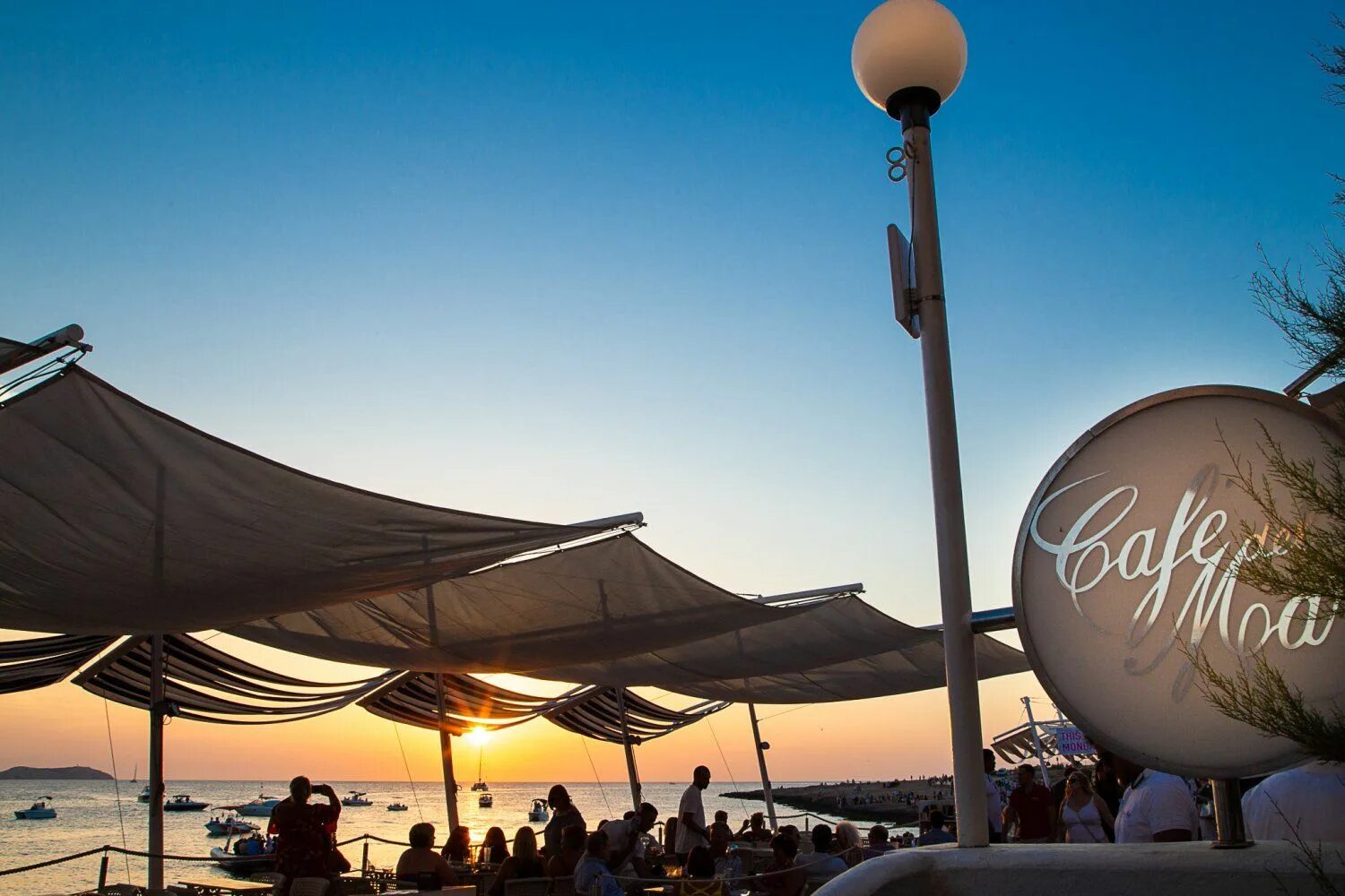 Кафе дель мар фото Café del Mar, Ibiza - Info, DJ listings and tickets Ibiza Spotlight in 2021 Del 