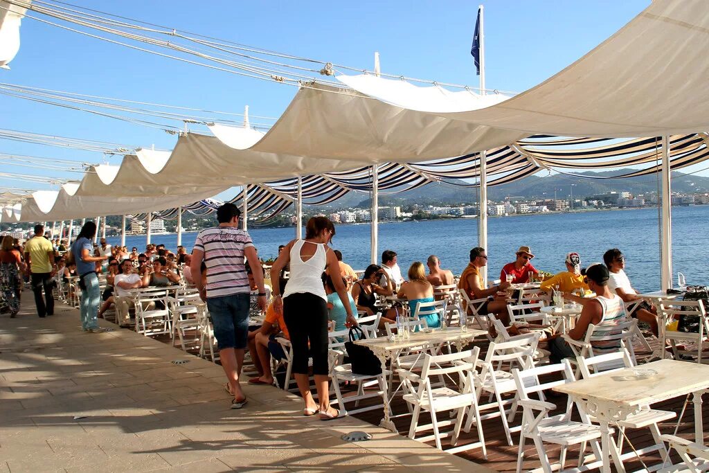 Кафе дель мар ибица фото Café del Mar (Ibiza) promenade Café del Mar was inaugurate. Flickr