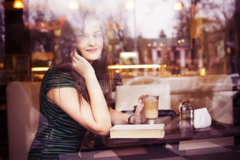 Кафе девушка фото кофе Brunette Woman Sitting at the Cafe Reading Book, Studing and Drinking Coffee and