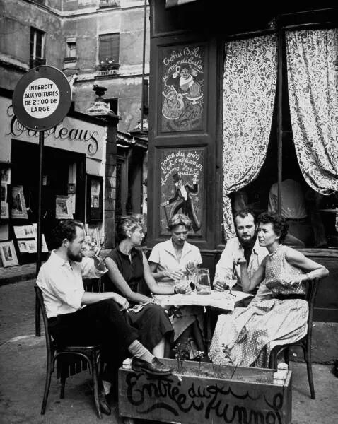 Кафе история фото Paris, 1949: Two bearded bankers and three American models sipping drinks at a s