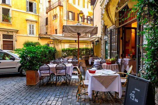 Кафе италия фото Cafe In Italy Изображения: просматривайте стоковые фотографии, векторные изображ