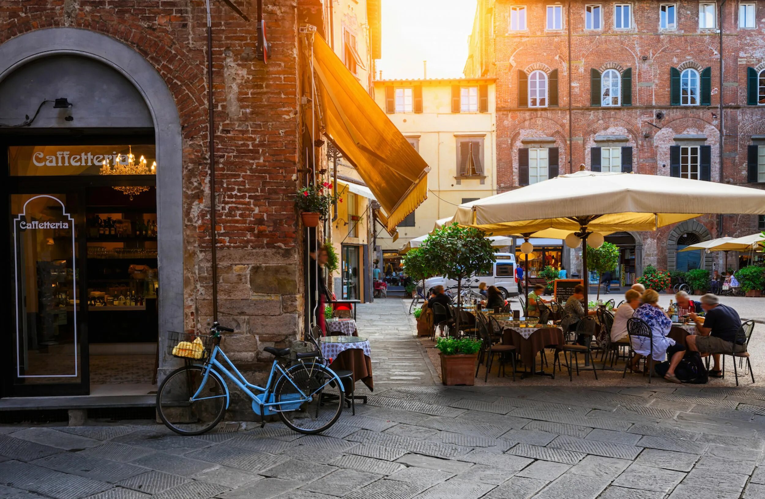 Кафе италия фото Lucca, what to see in the Tuscan City of Walls - Italia.it