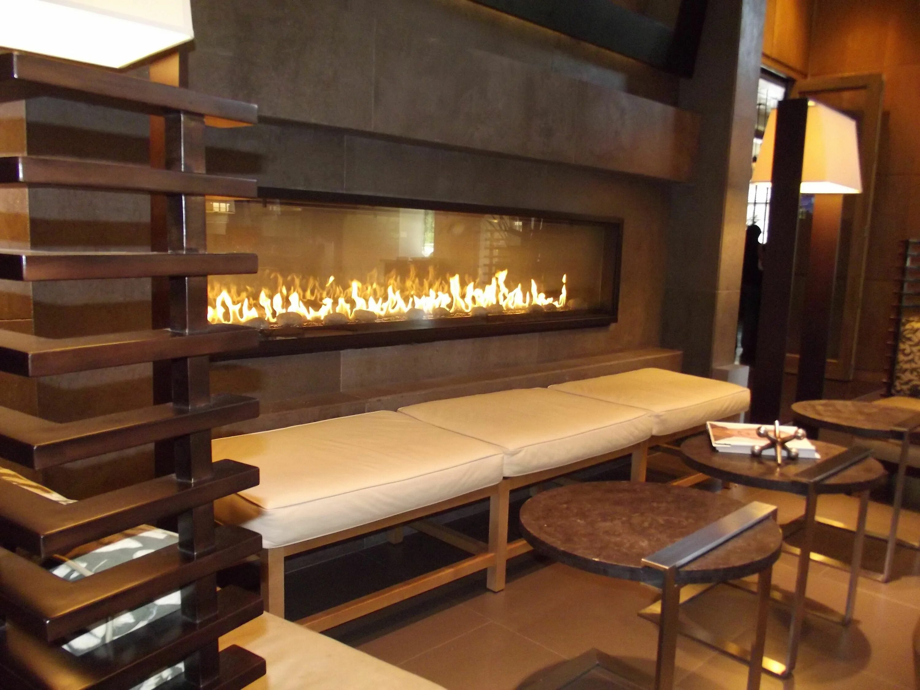 Кафе камин фото Pin by INTENTIONAL SPACES on Restaurants with fireplace Restaurant fireplace, Fi