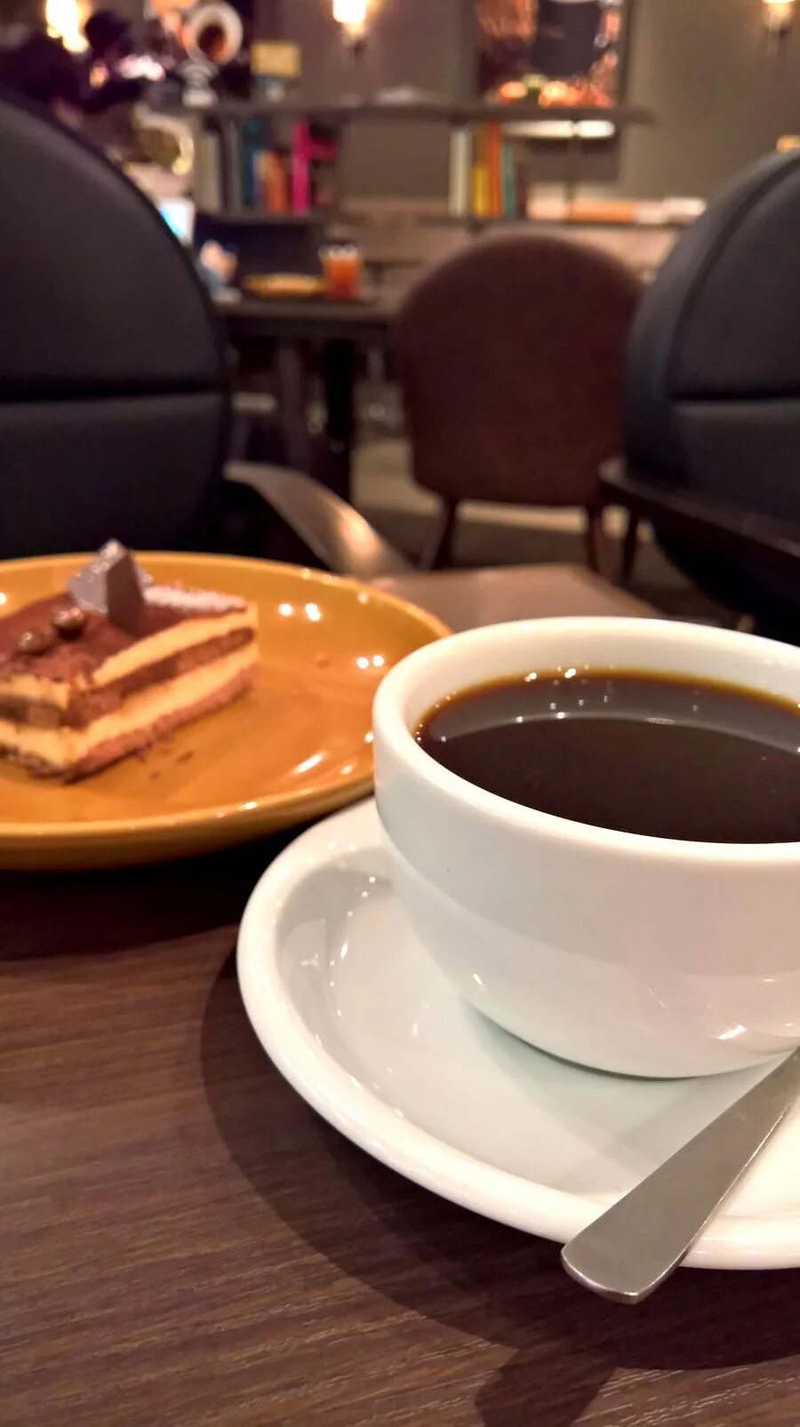 Кафе кофе фото вк Cup of black coffee and a chocolate cake at E.A. Gran Espresso Cafe in Roppongi 