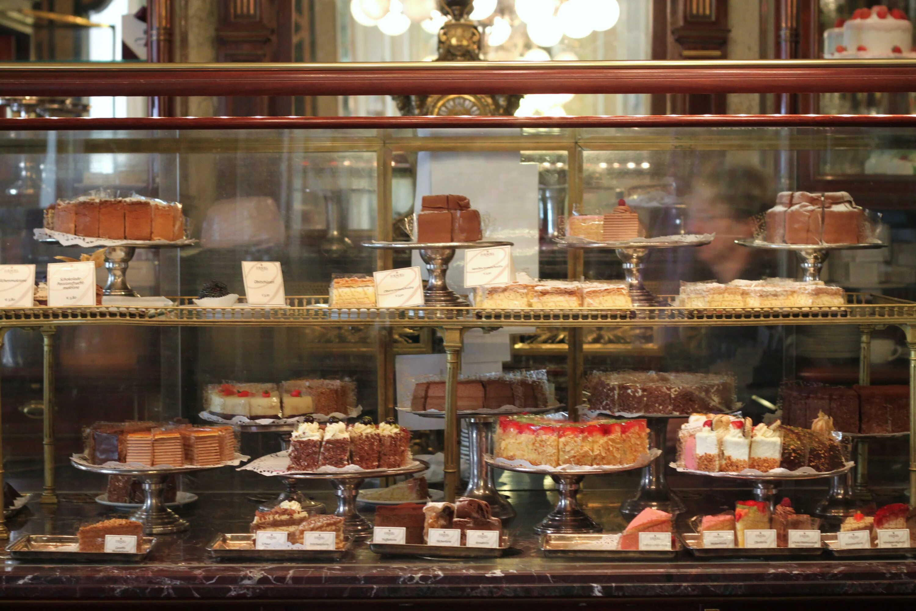 Кафе кондитерская demel кольмаркт 14 вена фото Vienna Highlights: Cafés and Boutiques Suites Culturelles