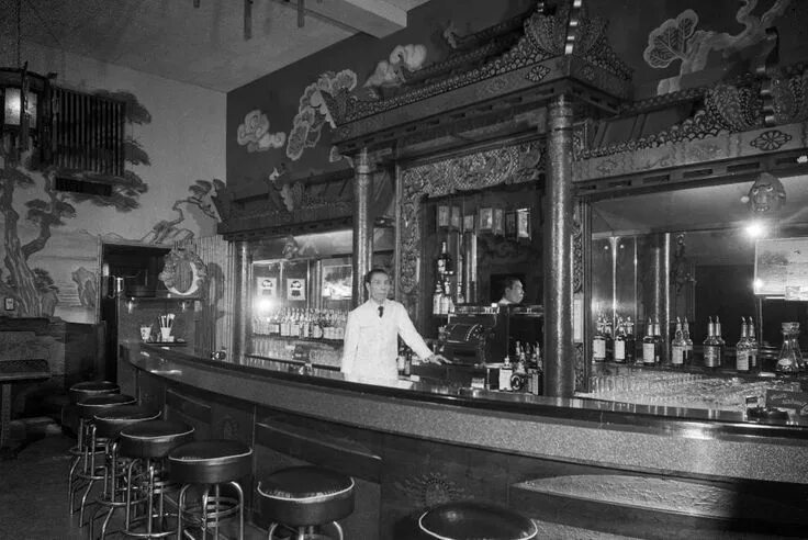 Кафе лебедушка камчатка ретро фото PHOTO - CHICAGO - NANKIN RESTAURANT - BAR AND BARTENDER - 1956 Chicago photos, S