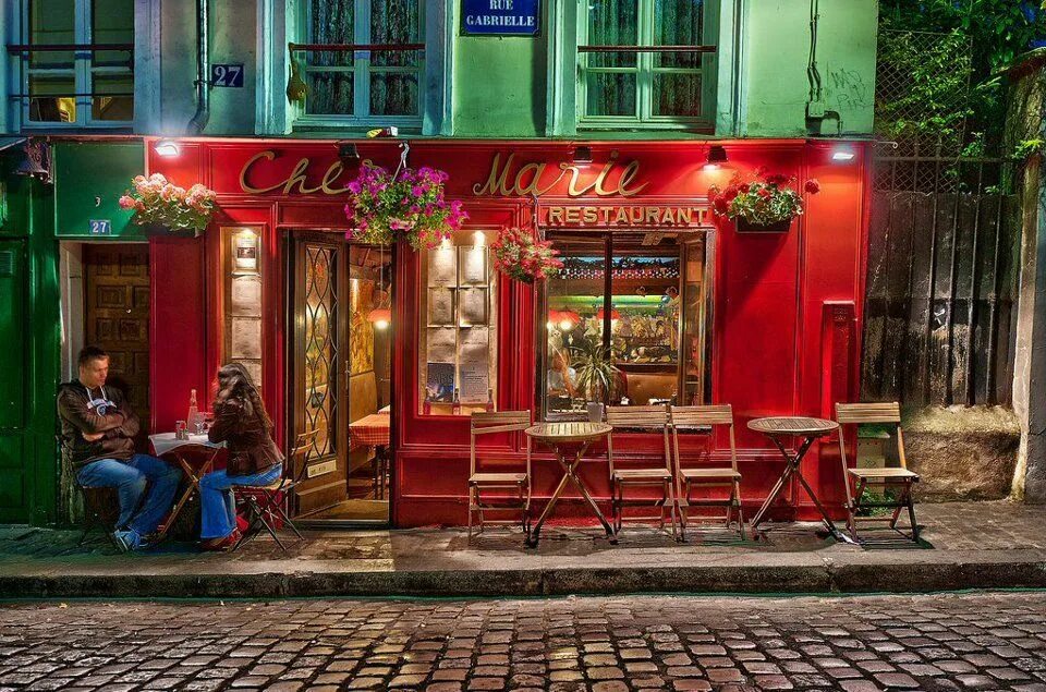 Кафе парижа фото Montmartre at night : Restaurant Chez Marie, Paris davidgiralphoto.com Paris caf