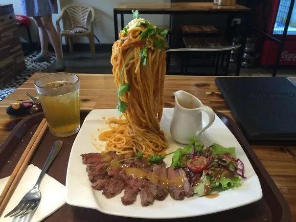 Кафе прикольное фото 184 Times Restaurants Went Too Far With Food Serving Funny pictures, Pictures, F