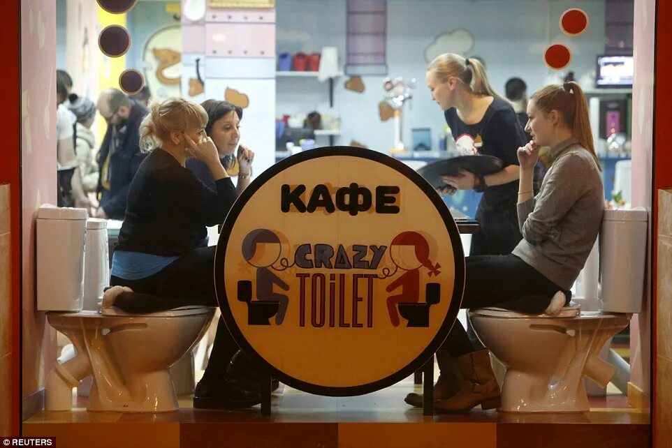 Кафе прикольное фото Inside Moscow's new toilet-themed cafe where diners sit on loo seats Daily Mail 