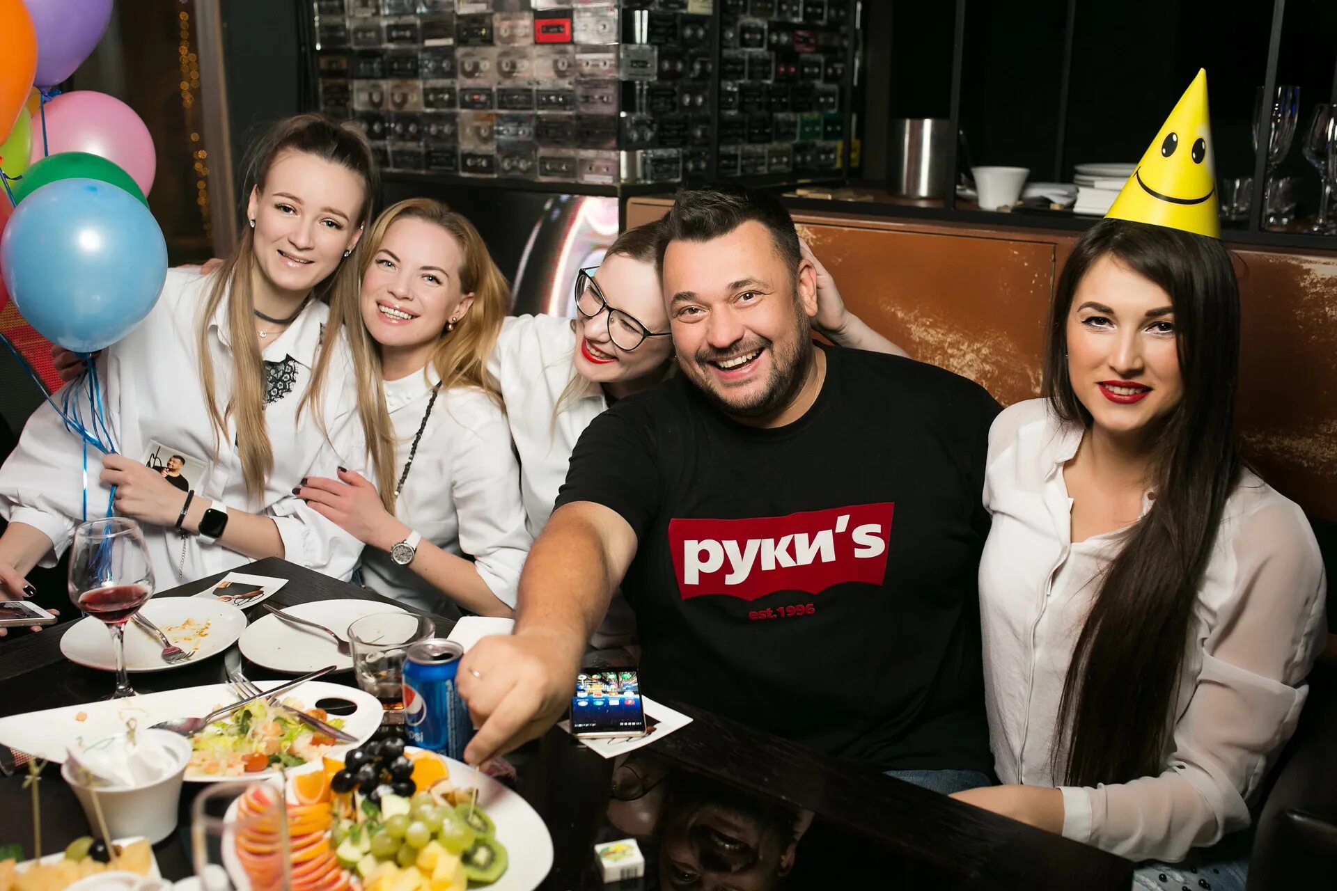 Кафе руки вверх ульяновск фото Photo: Ruki Vverkh!, bar, pub, Moscow, Dekabristov Street, 15с2 - Yandex Maps