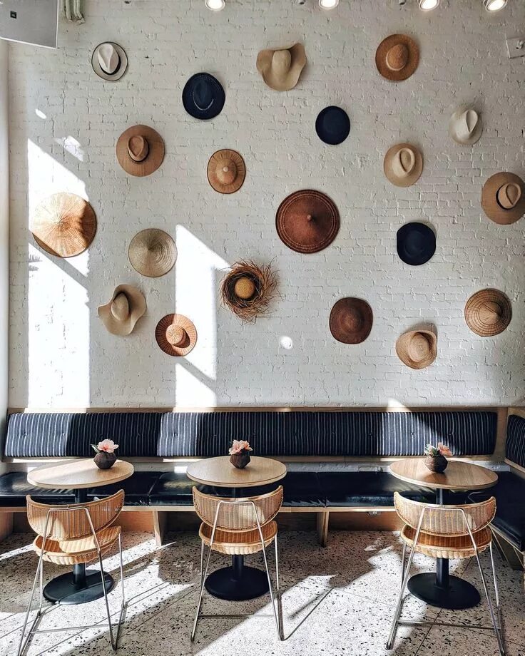 Кафе своими руками фото O restaurante Broken Coconut, em Nova York, usou chapéus na decoração! Achamos u