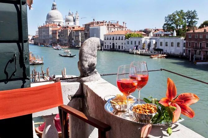 Кафе венеции фото Venice Gondola Ride plus Dinner in a Noble Palace 2022 - Viator