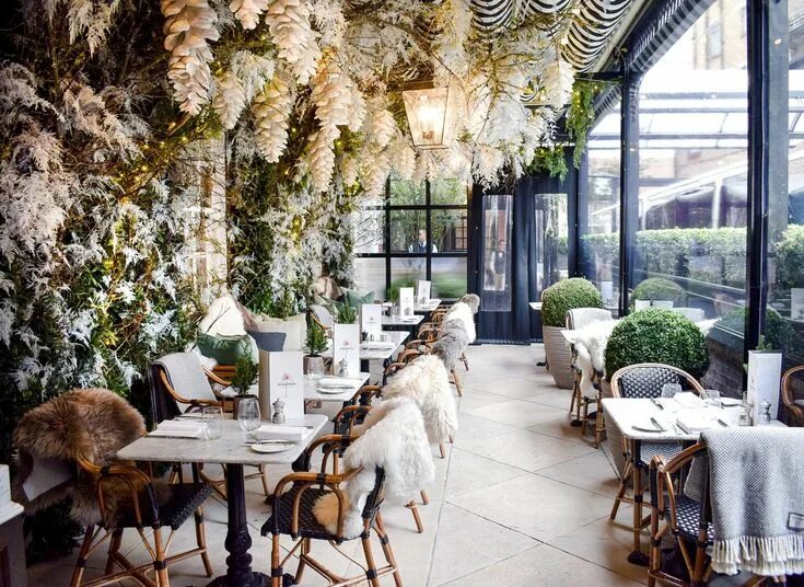 Кафе зимой фото The Best Bars in London to Visit This Winter Jetsetter Brunch decor, Christmas b