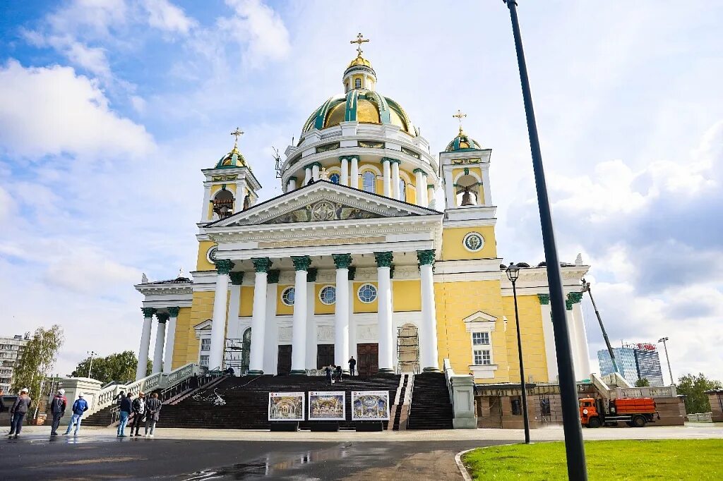 Кафедральный собор челябинск фото Губернатор Алексей Текслер и митрополит Алексий посетили Христорождественский со