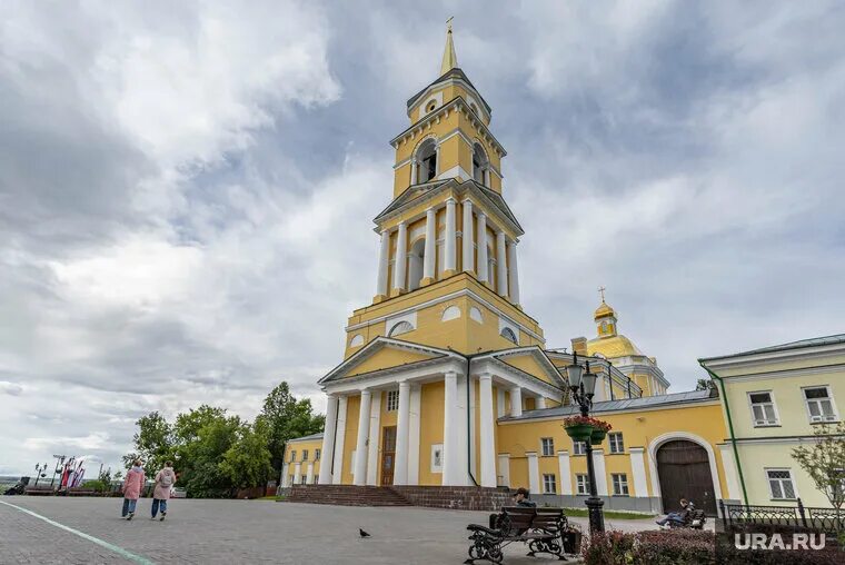 Кафедральный собор пермь фото Сотрудники Пермской галереи прощаются со зданием фотографиями опустевших залов У