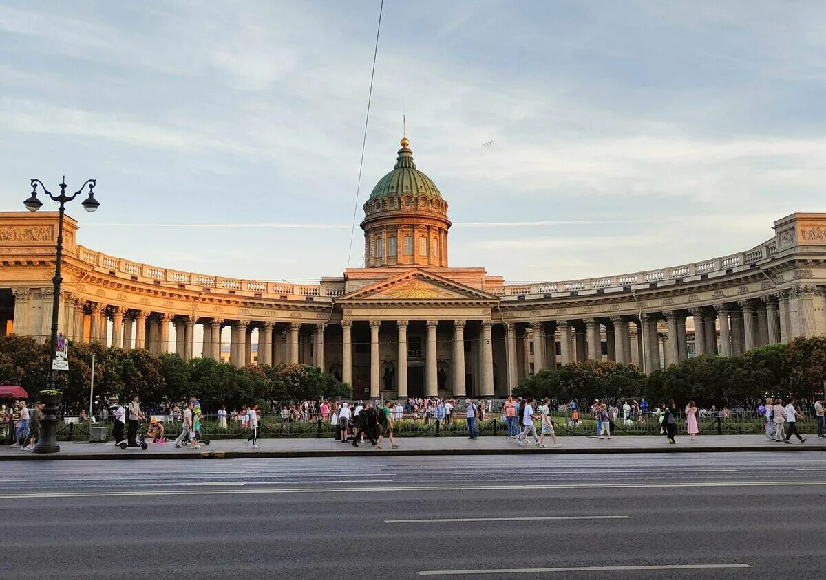 Кафедральный собор санкт петербург фото 3 самых знаменитых собора Санкт-Петербурга рядом с Невским проспектом, которые л