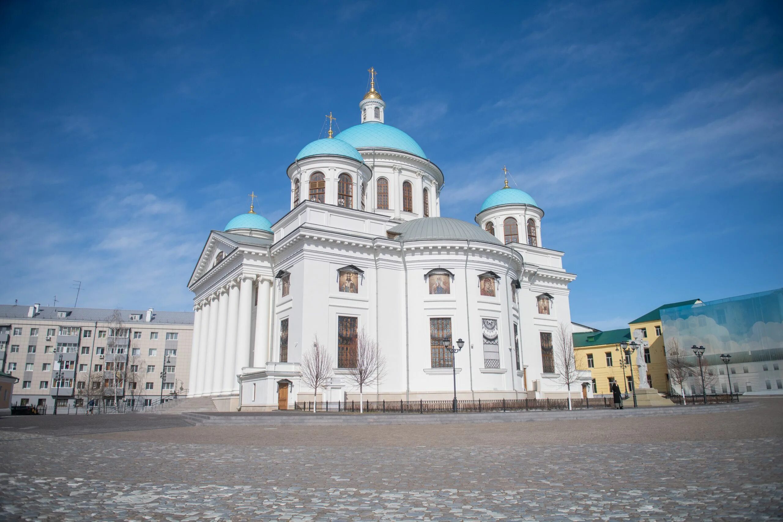 Кафедральный воскресенский собор зеленая площадь 4 фото В Великий Четверток митрополит Кирилл совершил Литургию в Казанском кафедральном