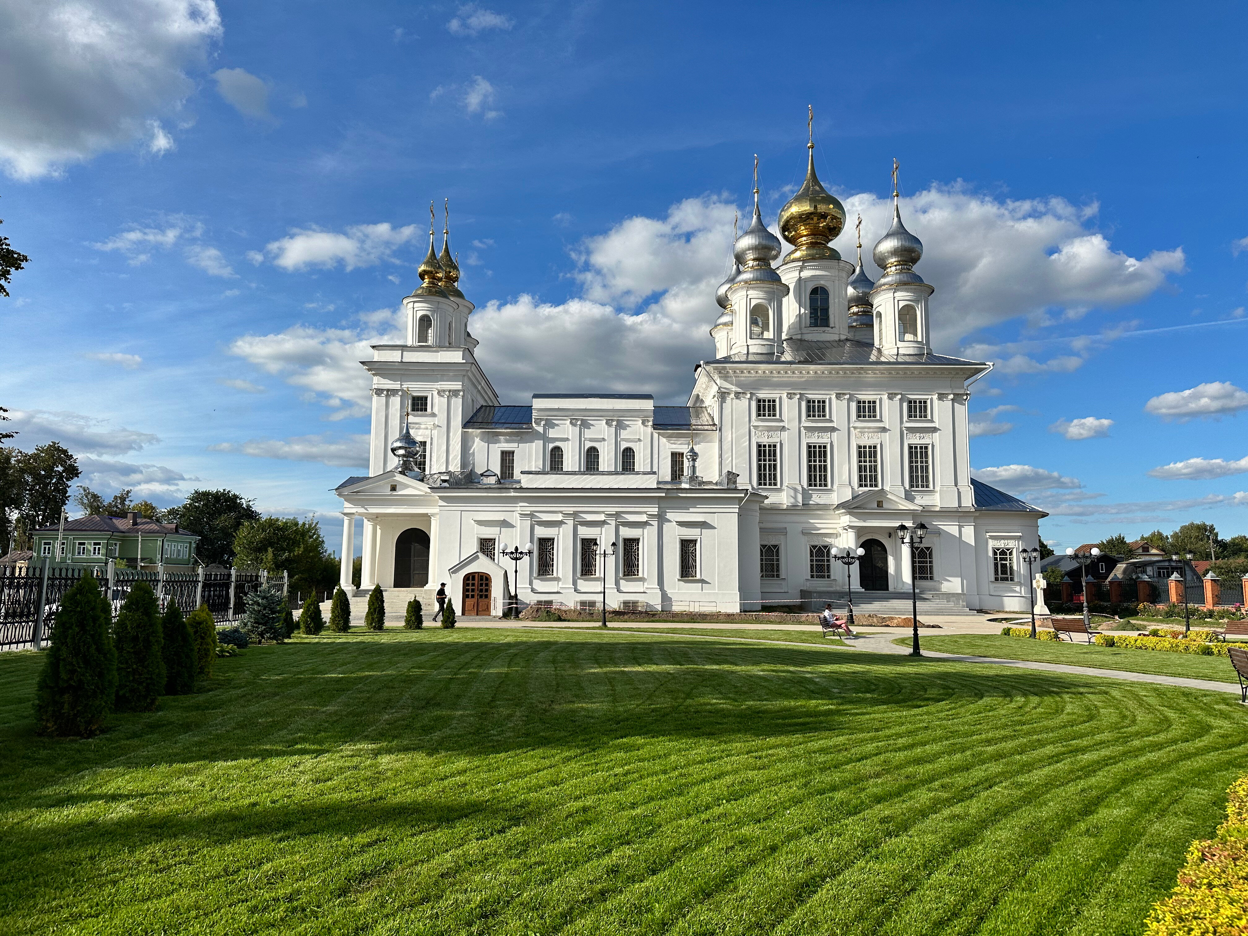 Кафедральный воскресенский собор зеленая площадь 4 фото Фото: Кафедральный Воскресенский собор, православный храм, Зелёная площадь, 4, Ш