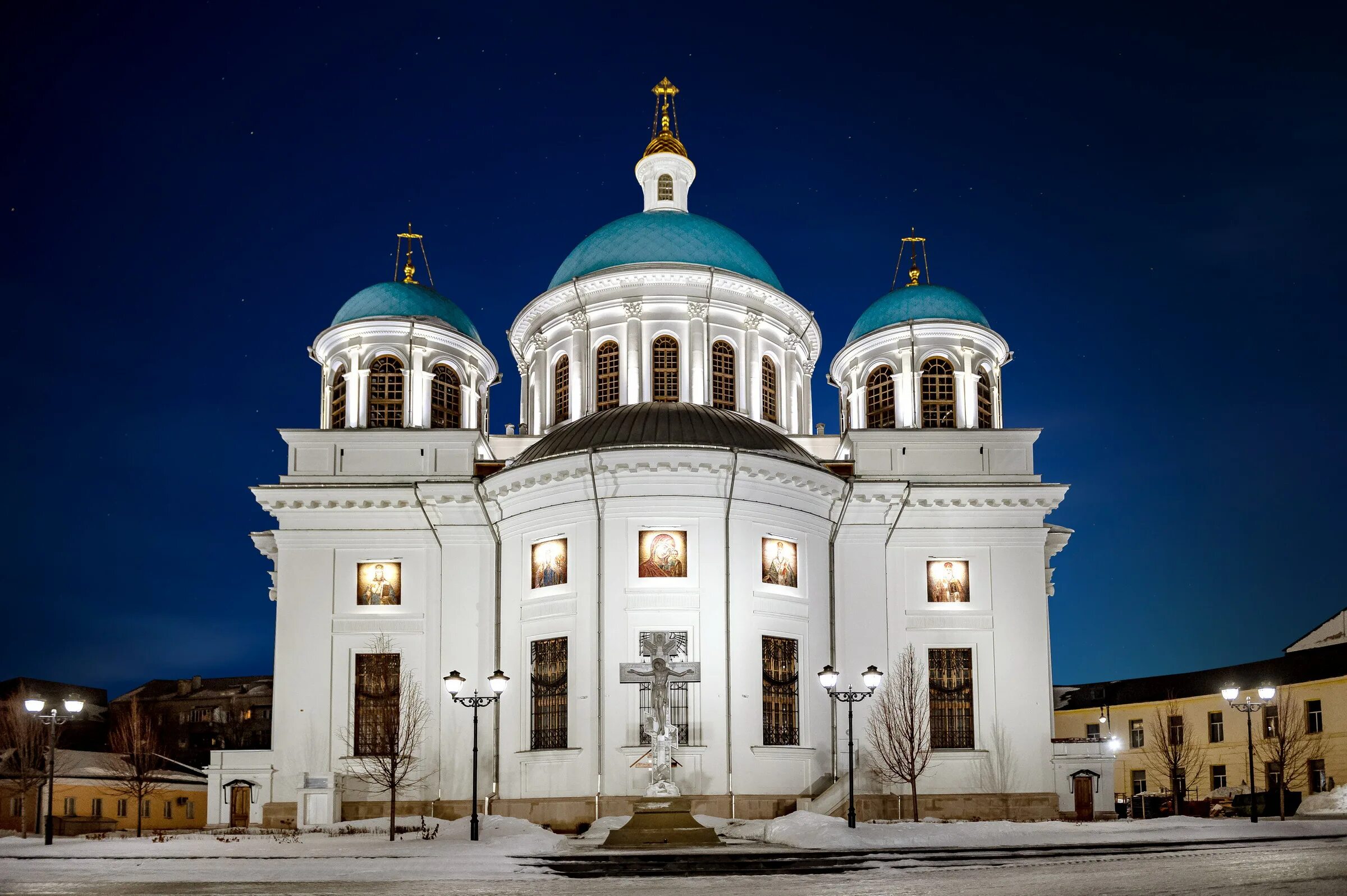 Кафедральный воскресенский собор зеленая площадь 4 фото Освещение Собора Казанской иконы Божией Матери