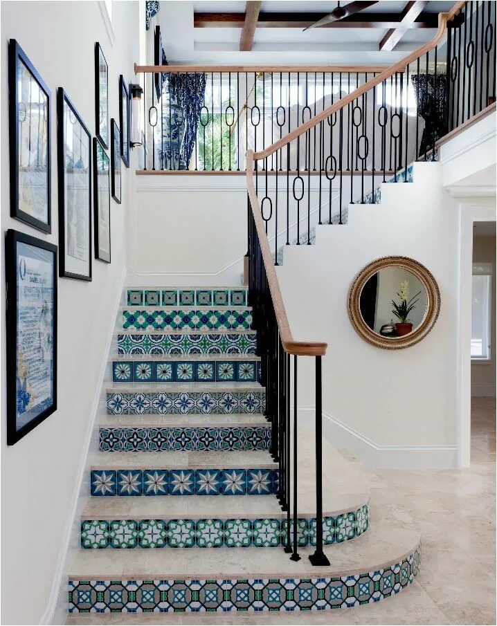 Кафель для лестницы в доме фото Tiled Staircases Centsational Style Interiores de casa de playa, Escaleras de ba