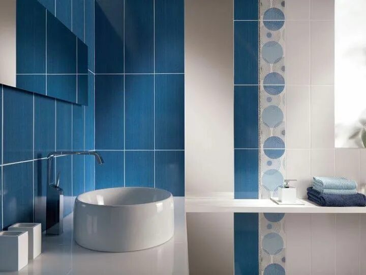 Кафель для ванной фото Blue Bathroom Decor with #HelvexbyDesigners 'Perlage' and #Cerdisa Tiles