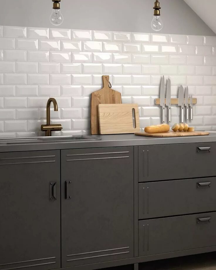 Кафель кабанчик для кухни фото в интерьере EQUIPE Metro White 7,5x15 / Hexawood Natural 17, 5x20 Kitchen tiles, Kitchen app