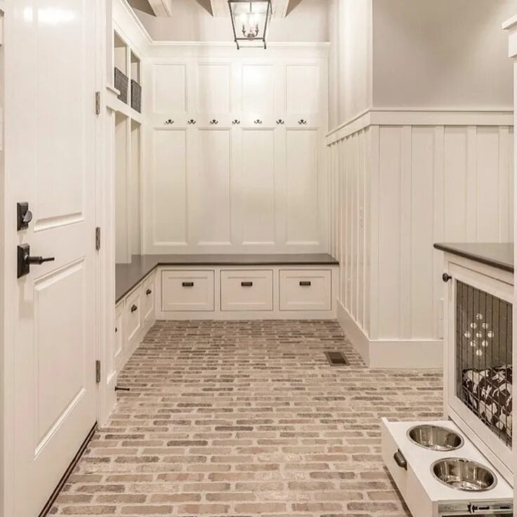 Кафель прихожая фото Sarah &Tommy Three Acre House on Instagram: "We chose our mudroom BRICK flooring