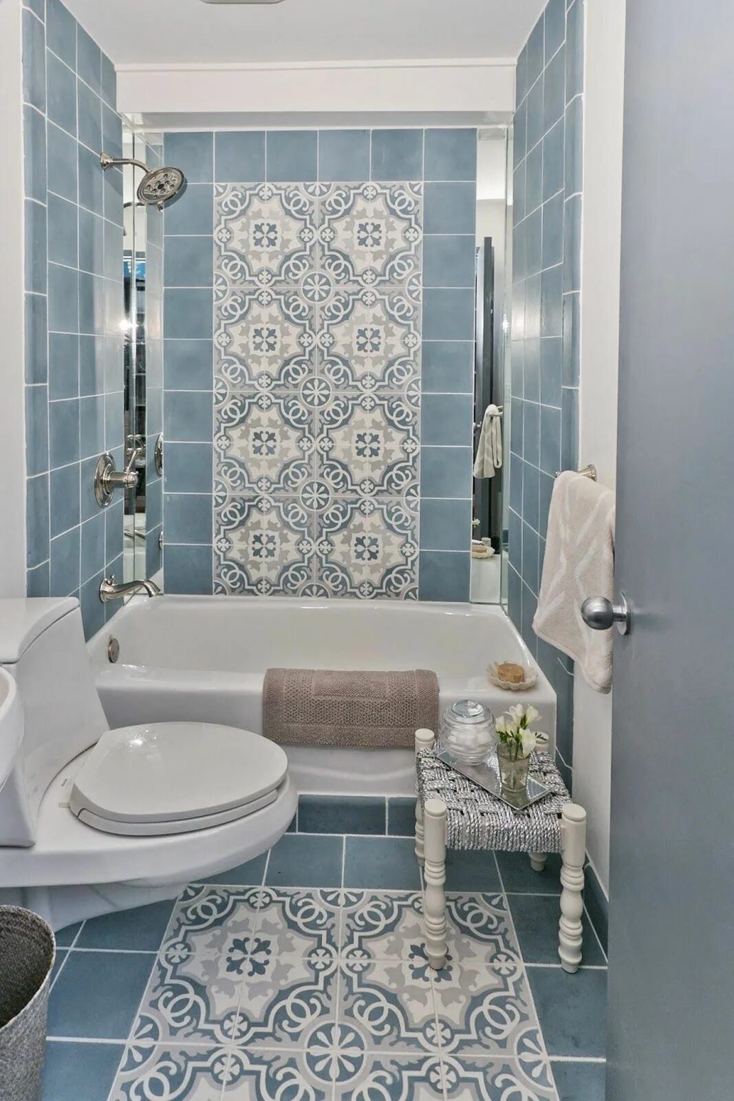 Кафель туалет ванна фото дизайн LiveLaughDecorate Patterned bathroom tiles, Vintage bathroom tile, Best bathroom