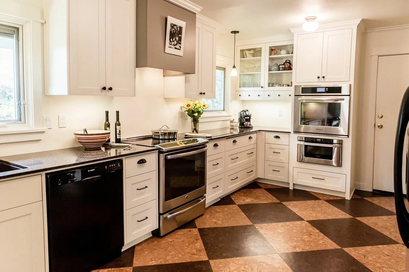 Кафельный пол на кухне фото дизайн интерьера 4 Best Kid-Friendly Kitchen Flooring Options - Kitchen flooring options, Kitchen