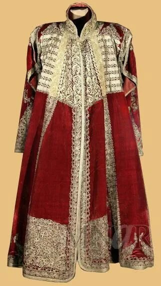 Кафтан одежда фото Elegant 18th Century Dignitary Costume with Silver-Gilt Appliqués