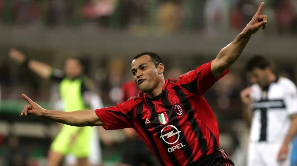 Кафу футболист фото Milan and Roma Legend Cafu Backs Former Team to Win Scudetto