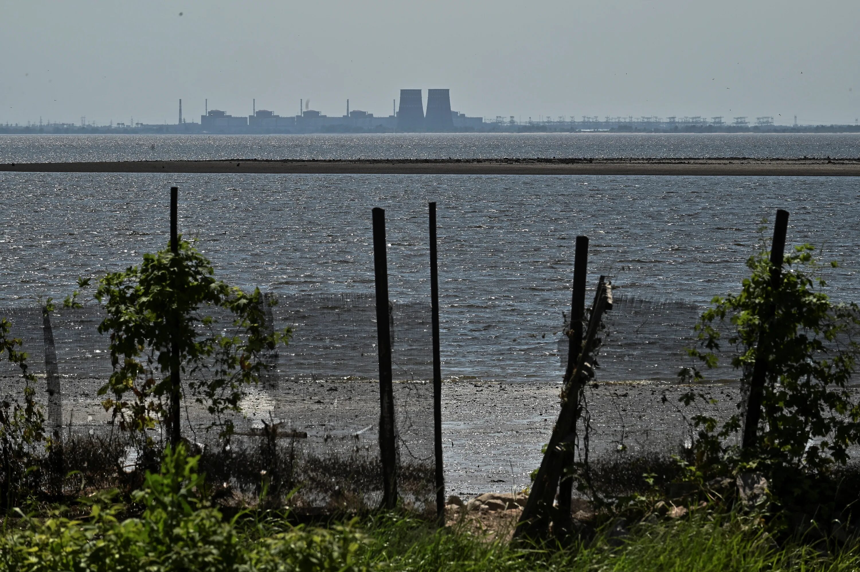 Каховское водохранилище сегодня фото никополь UN nuclear watchdog concerned over water levels at Ukraine plant Reuters