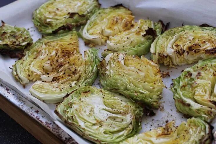 Капуста на ужин рецепты с фото Easy Roasted Cabbage Steaks Recipe Roasted cabbage, Cabbage steaks, Roasted cabb